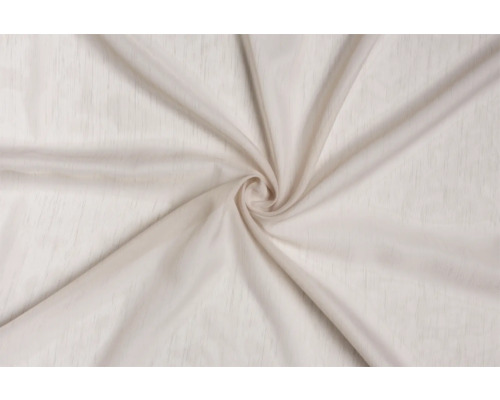 Textilstoff mit subtiler Struktur und drapiertem Faltenwurf