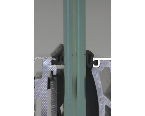 Detailansicht eines Fensterrahmens mit Glas