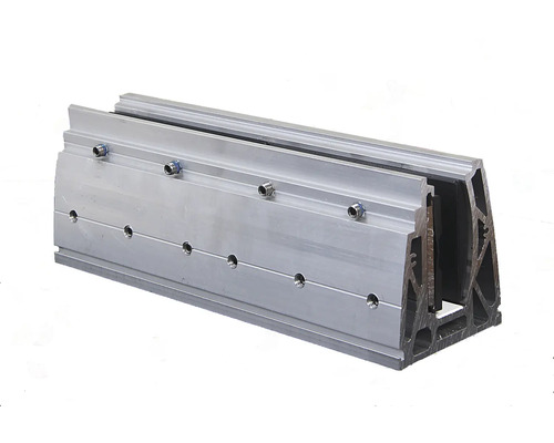 Aluminiumprofil mit Schrauben