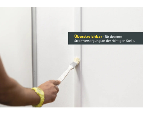 Stromversorgungsschiene wird mit einem Pinsel gestrichen