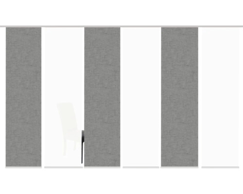 Schiebegardinen mit Stuhl im Raum