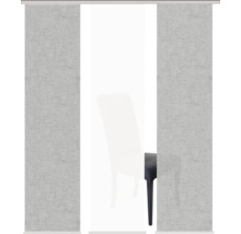 Schiebegardinen mit Textiloptik vor einem Stuhl