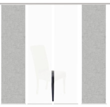 Schiebegardine mit Stoffstruktur vor einem Stuhl