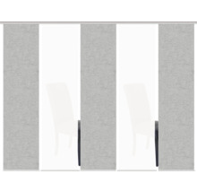 Mehrteilige Schiebegardine mit dezentem Muster vor hellem Hintergrund