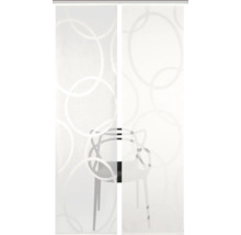 Schiebegardine mit Ringmuster vor einem Stuhl