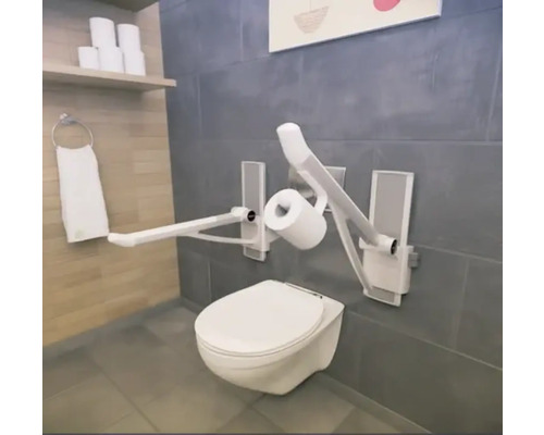 Badezimmer mit wandhängendem WC und klappbaren Haltegriffen zur Unterstützung