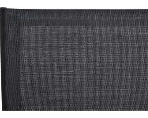 Nahaufnahme eines Balkon Sichtschutzes aus Stoff