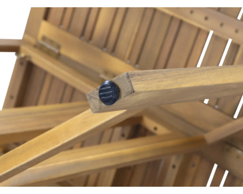 Detailansicht eines Holz-Gartentisches mit Verstellmechanismus