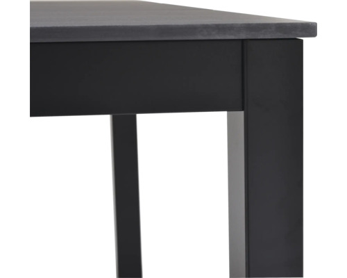 Detailansicht eines Tisches mit Tischplatte und Tischbeinen