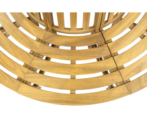 Detailaufnahme einer Baumumrandung aus Holz