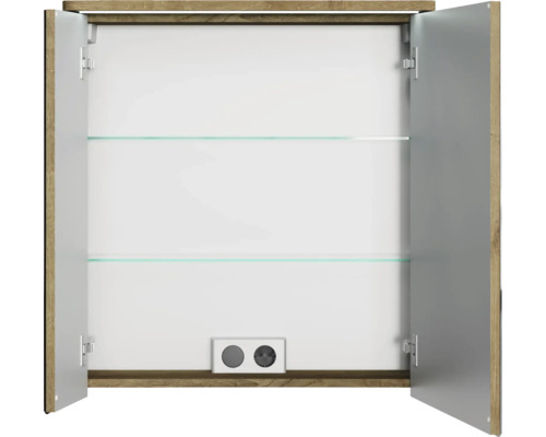 Geöffneter Spiegelschrank mit zwei Glasböden und Steckdosen