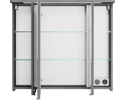 Offener dreitüriger Spiegelschrank mit Glasablagen und Steckdosen