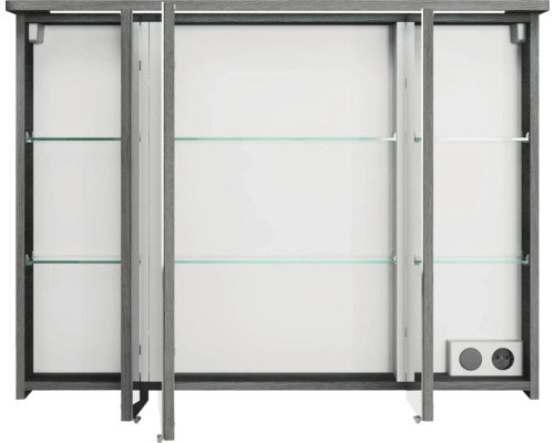 Geöffneter Spiegelschrank mit Glasablagen und Steckdosen