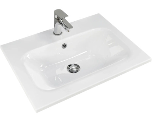 Weißes Keramikwaschbecken mit Armatur