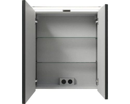 Geöffneter Spiegelschrank mit zwei Glasböden und Steckdosen