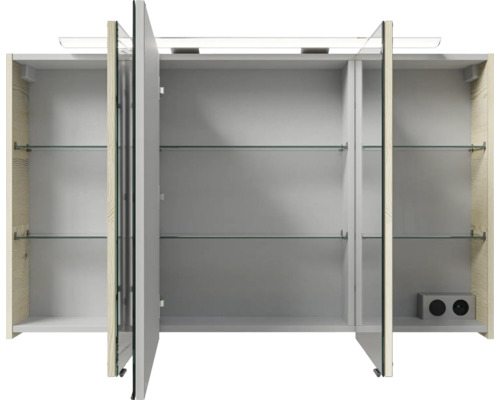 Offener Spiegelschrank mit Glasablagen und Beleuchtung