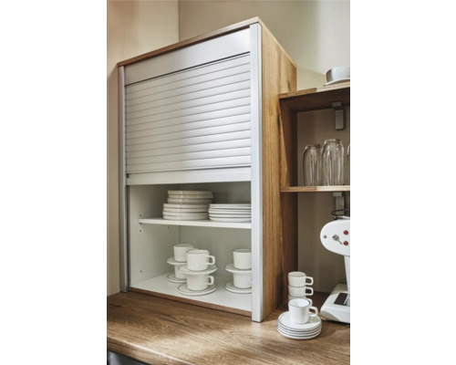 Küchenschrank mit Rollladentür und Geschirr