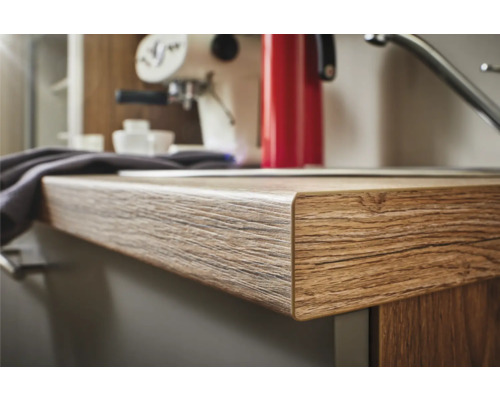 Küchenarbeitsplatte in Holzoptik mit abgerundeter Kante