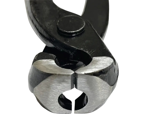 Nahaufnahme einer Kneifzange aus Stahl