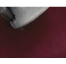Detailaufnahme von einem Teppich und einem Stuhlbein