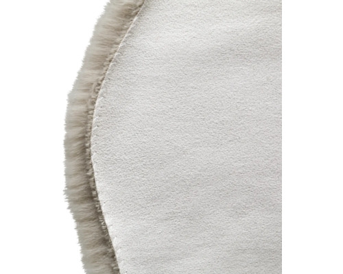 Detailaufnahme einer runden Teppichunterlage mit Rand