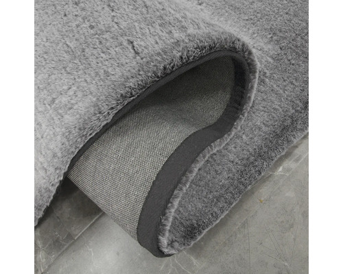 Grauer Teppich mit Flor, Detailansicht der Rückseite