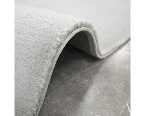 Detailansicht eines hellen Teppichs mit Flor