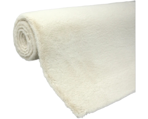 Aufgerollter Teppich aus Kunstfell
