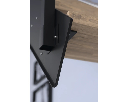 Detailansicht einer schwarzen Tischbefestigung an einer Tischplatte