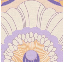 Detailansicht einer gemusterten Tapete mit Blumenmotiv