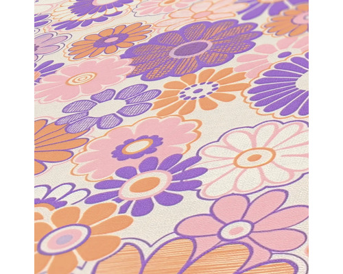 Tapete mit Blumenmuster in verschiedenen Farben