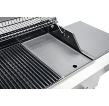 Grill mit Grillrost, Grillplatte und Warmhalterost