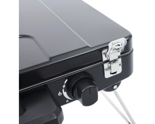 Detailansicht eines schwarzen Gaskochers mit Regler und Verschluss