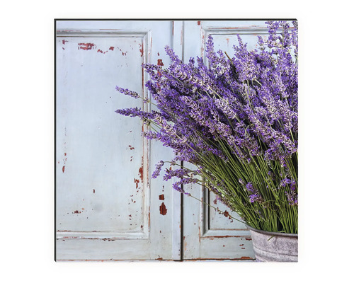 Dekoratives Wandbild mit Lavendelmotiv vor einer Holztür