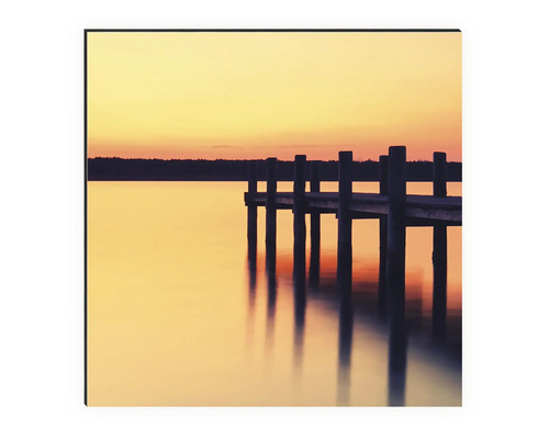Wandbild mit Motiv eines Stegs im Wasser bei Sonnenuntergang