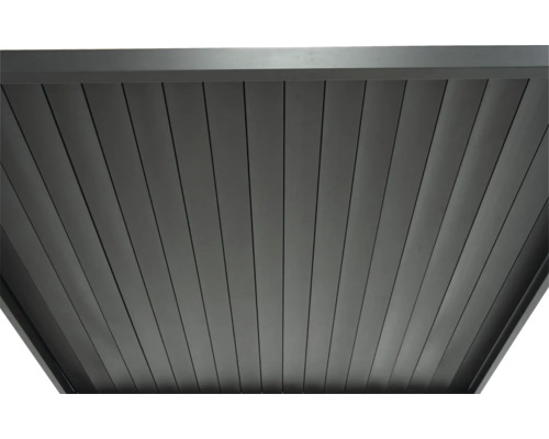 Detailansicht der Dachkonstruktion einer Terrassenüberdachung mit Lamellen