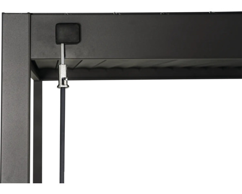 Detailansicht einer Terrassenüberdachung mit Zugstange zur Steuerung des Sonnenschutzes