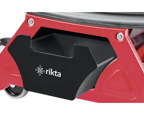 Detailansicht einer Gehhilfe mit schwarzem Korb und Rikta Logo