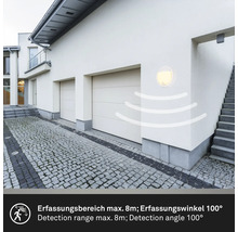 Außenwandleuchte mit Bewegungsmelder am Haus montiert