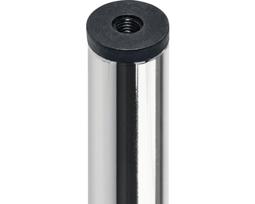 Detailansicht eines verchromten Möbelfußes mit Gewindeeinsatz