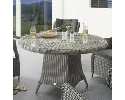 Gartentisch mit Glasplatte und Rattanoberfläche