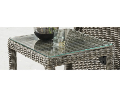 Gartentisch mit Glasplatte und Rattanstruktur