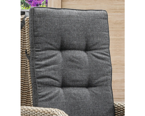 Gartenstuhlauflage mit Knöpfen auf Rattanmöbeln