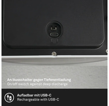 Detailaufnahme eines Produkts mit USB-C-Ladeanschluss und Ein-Ausschalter
