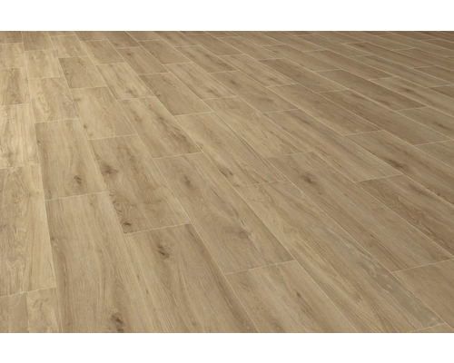 Verlegter Boden mit Holzoptik.