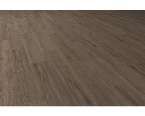 Verlegter Boden mit Holzoptik.