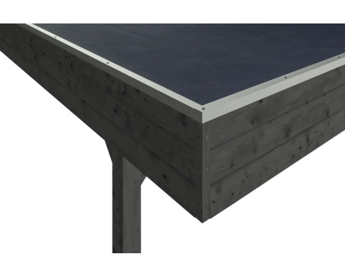 Detailansicht eines Holzpavillons mit Flachdach und silberfarbener Dachblende