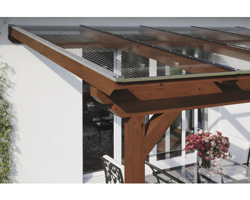 Terrassenüberdachung mit Holzkonstruktion und transparenter Bedachung