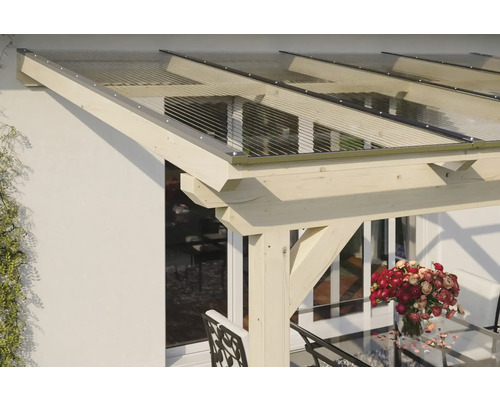 Terrassenüberdachung aus Holz mit transparenten Wellplatten