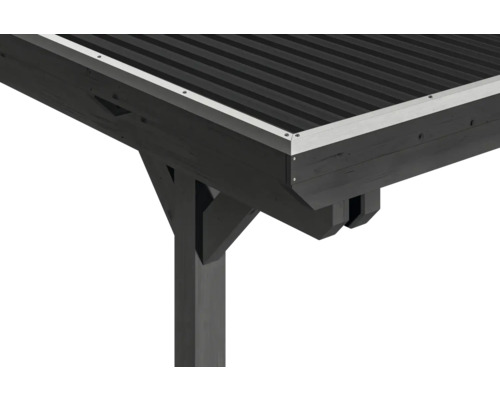 Detailansicht eines Carports mit Metalleindeckung und Holzkonstruktion